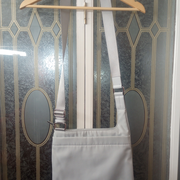 Calvin Klein womens Silver Jessie Top Zip Organizational Crossbody Bag - Picture 4 of 8